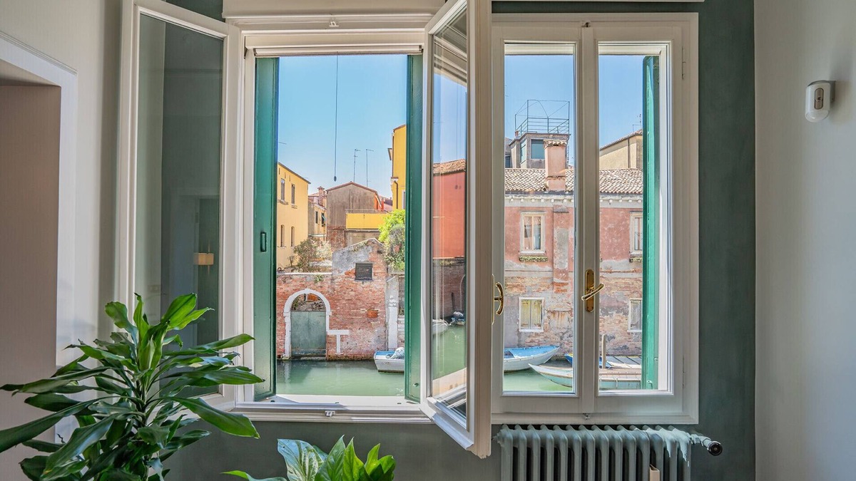 Cannaregio Apartment | Casa della Sensa 1 Garden & Canal View