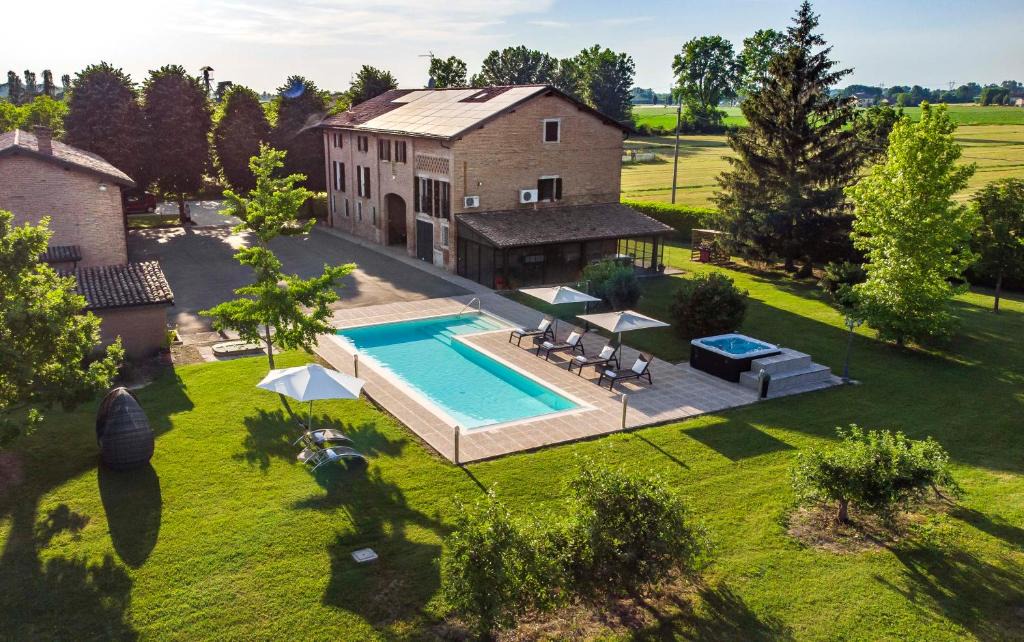 Castelfranco Emilia Villa | Casa delle Noci country house, pool & SPA
