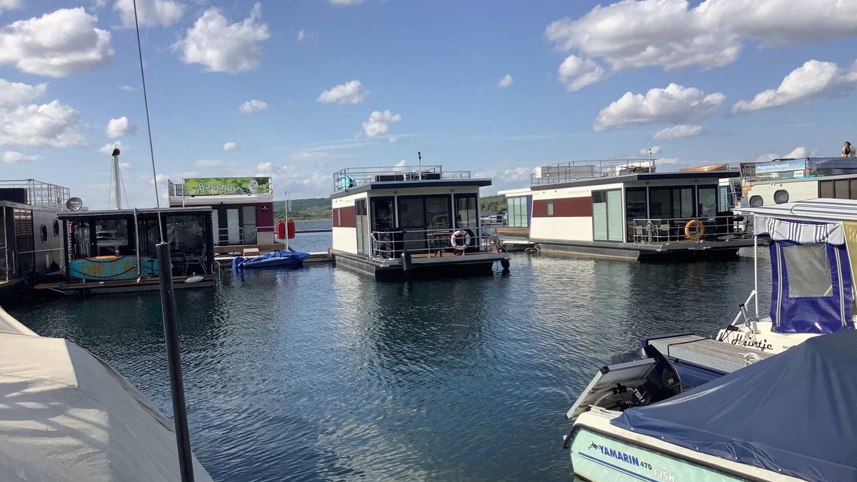 Braunsbedra Boat Rental | Casa di Lago houseboat - a time-out with a difference
