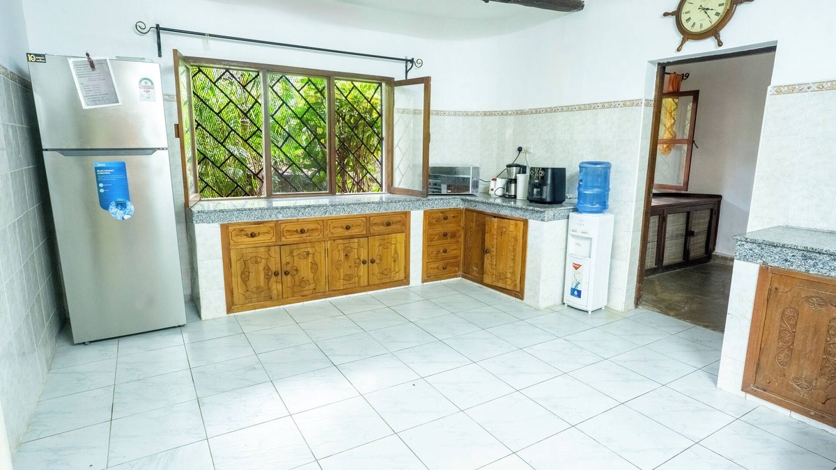 Diani Beach Villa | Casa Di Mia Villa, with Pool & 3 min walk to Beach.