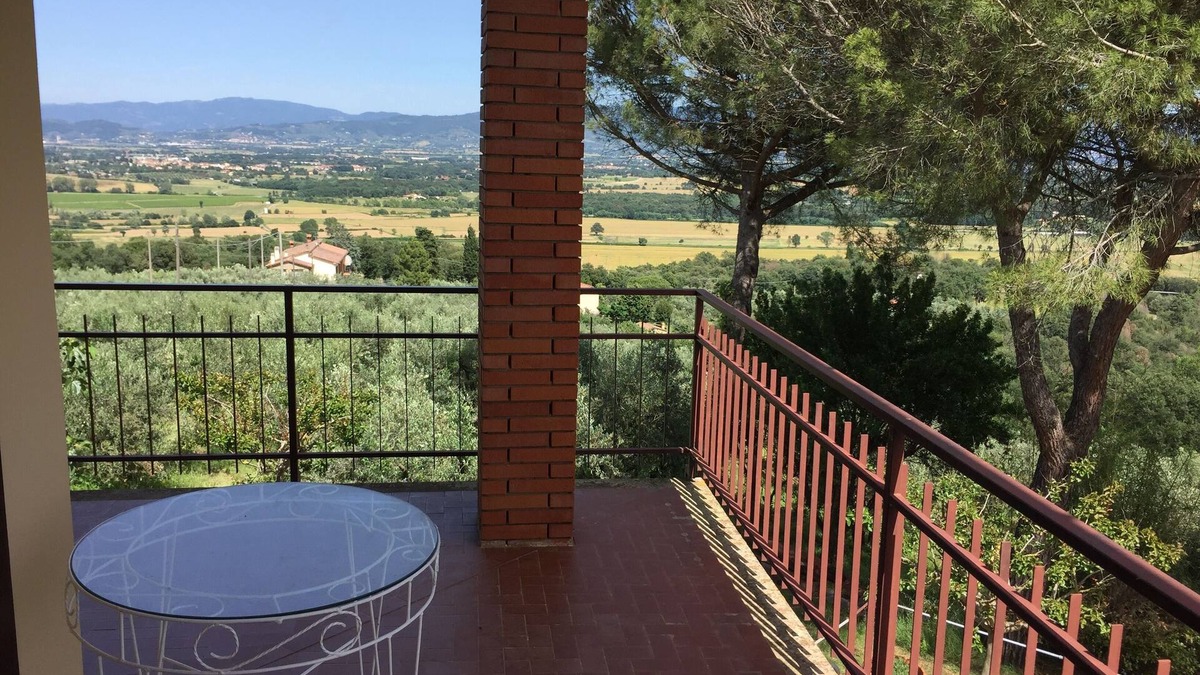 Oliveto House | Casa di Vittoria immersed in the heart of the Tuscan countryside surrounded by olive groves
