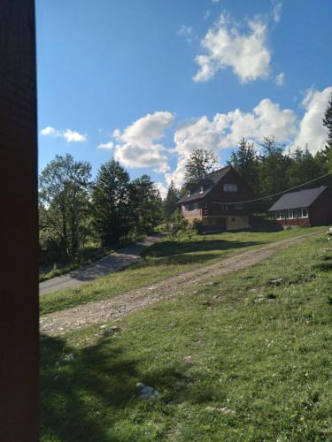 Garda de Sus House | Casa din Poiană