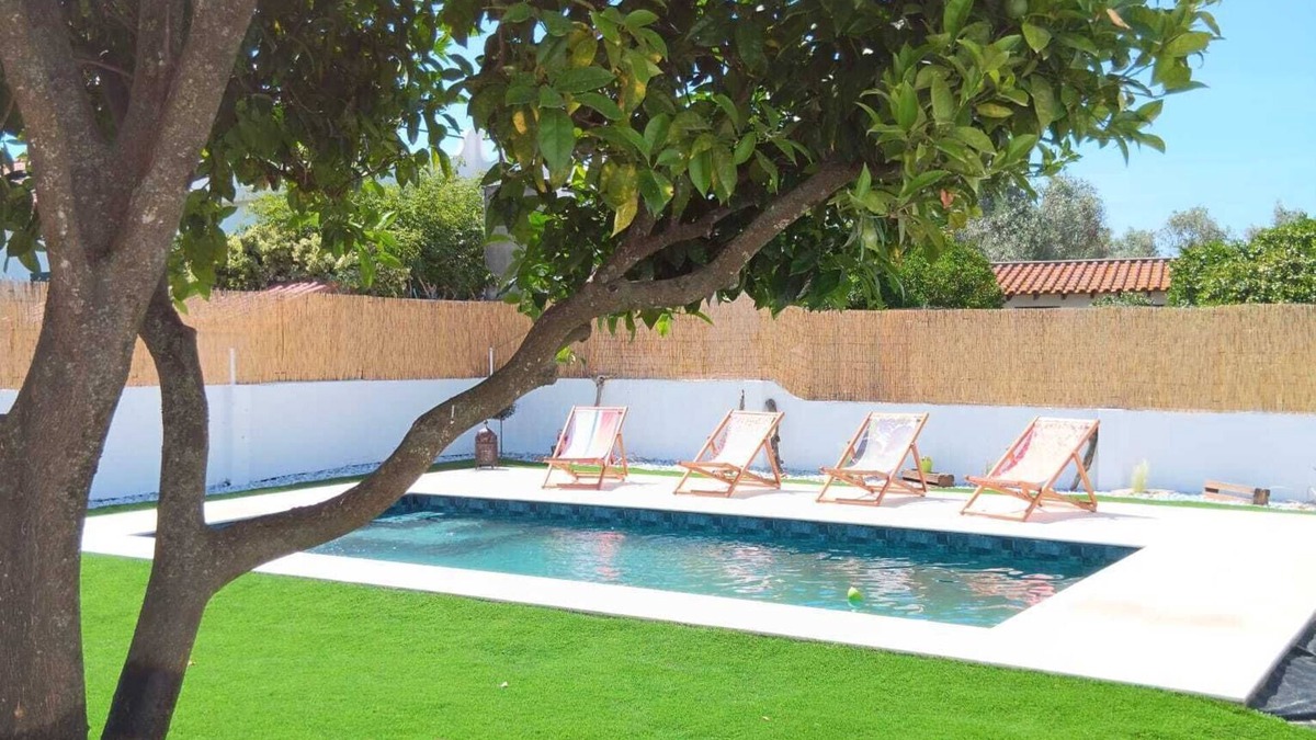 Sao Lourenco House | Casa do jasmim-charming house in AZEITAO with swimming pool