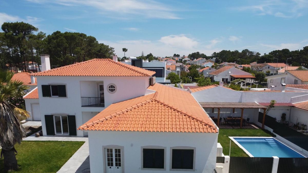 Aldeia do Meco Villa | Casa do Mural - Heated salt pool, games room, garden and beaches nearby!