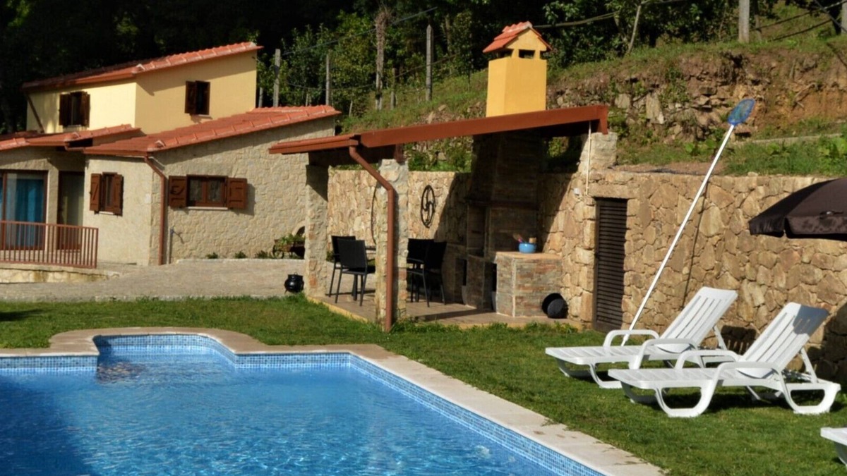 Sever do Vouga Cottage | Casa do Ribeiro/Quinta da Costeira AL 80 388 Complete rental with pool.