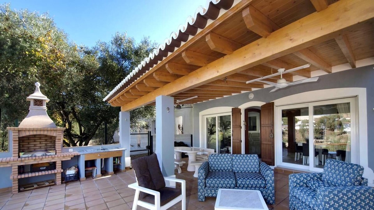 Espirito Santo Villa | Casa do Rio with Mountain View, Jacuzzi & Wi-Fi