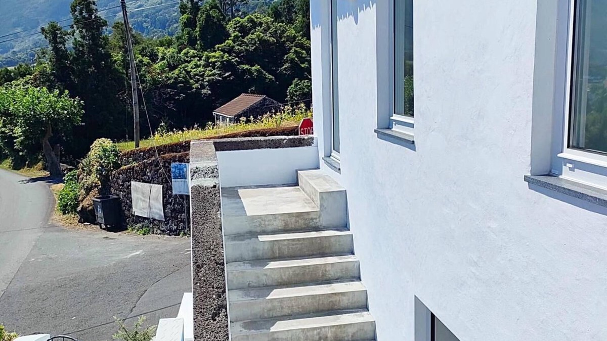 Prainha House | Casa dos Castanheiros - The White Cottage