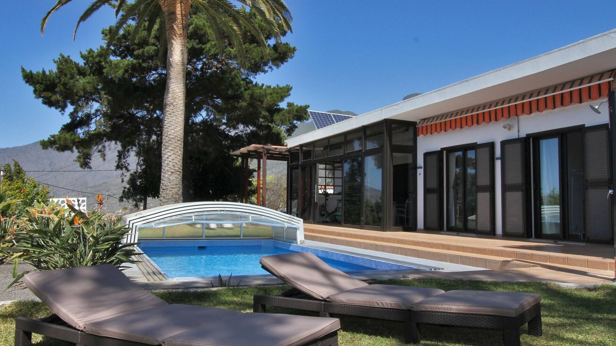 Tajuya House | Casa Dos Dragos holiday home with pool and sea view