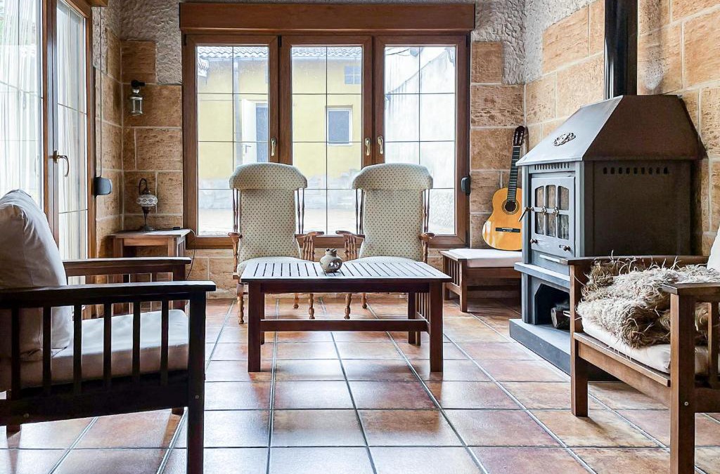 Medina de Rioseco House | Casa El Arrabal, casa con chimenea, piscina y patio