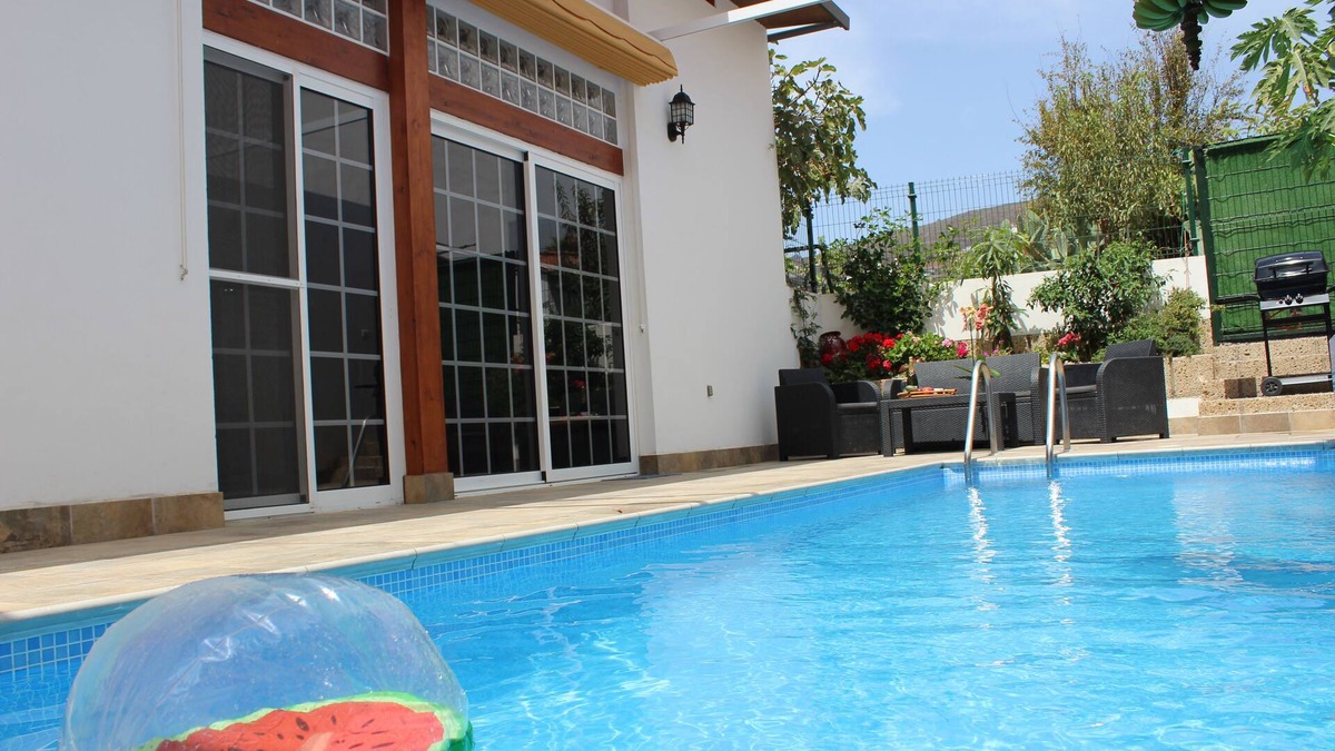 Valle de San Lorenzo Villa | Casa el Olivo Tenerife, private heated pool.