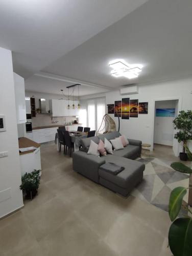 Rozzano Apartment | Casa ElaBon - Rozzano Vicino Humanitas, IEO, Forum Assago, Duomo