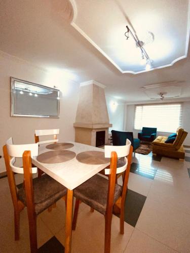 Cogua House | Casa Elegante Familiar hasta para 20 personas