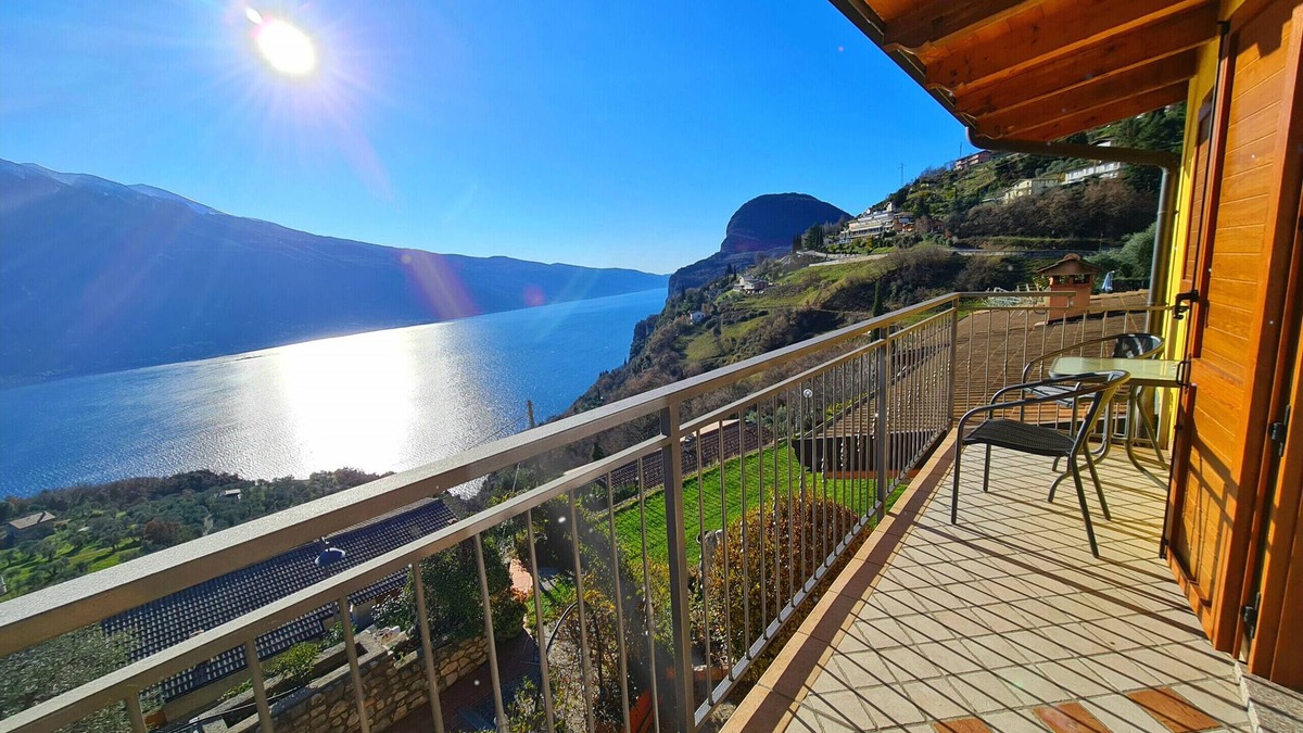Arias Apartment | Casa Elka Balcony 6 Lake view