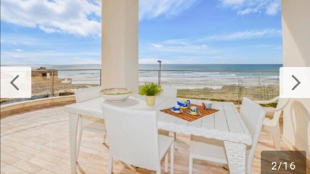 Cava dʼAliga House | Casa Elsa, the veranda overlooking the sea .