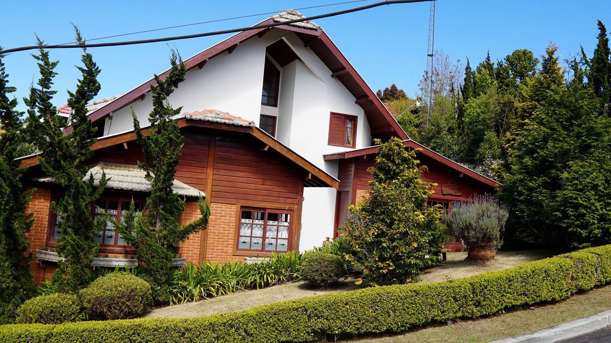 Vila Izabel House | Casa em Condominio, Recanto do Jordao, Ofuro, Quadra de Tenis, Lareira, mt Verde