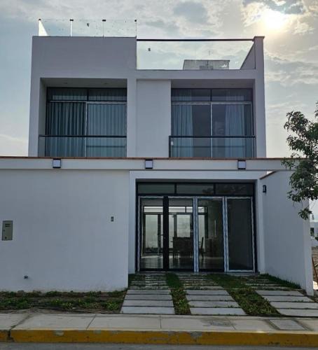 Asia House | Casa en Asia con piscina