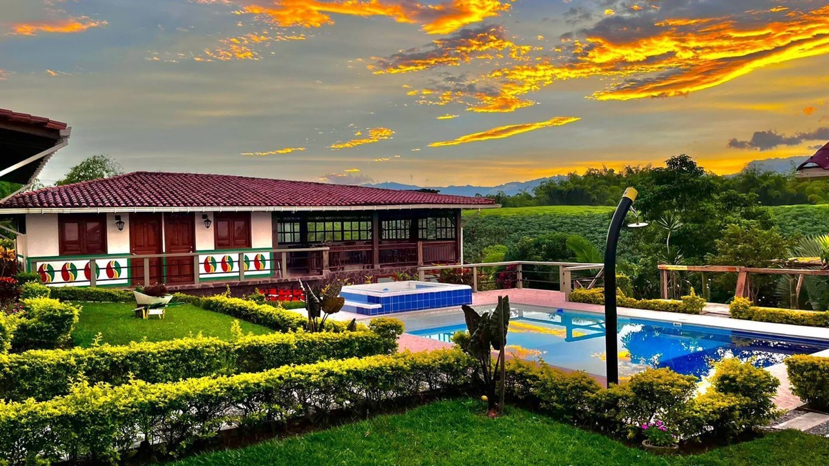 Armenia Cottage | Casa en el Corazón del eje Cafetero Colombiano; con Piscina, Jacuzzi, Naturaleza