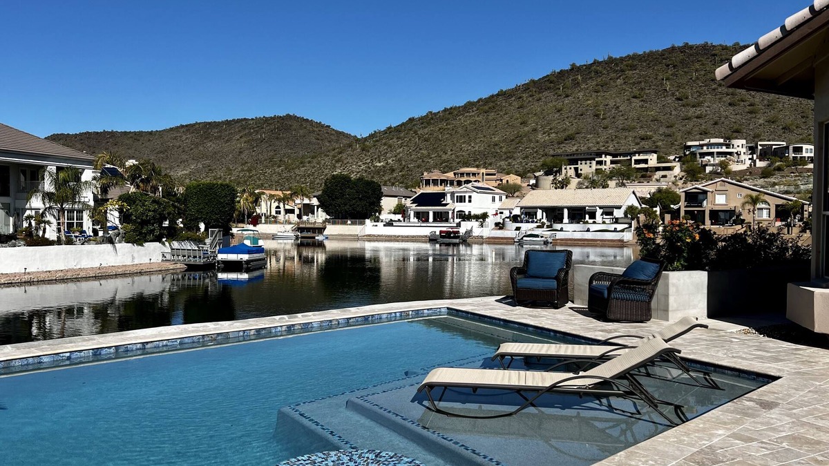 Arrowhead Lakes House | "Casa En'Lago” Cardinals Football, Heated Pool, Pontoon Boat, Fishing, Mini Golf