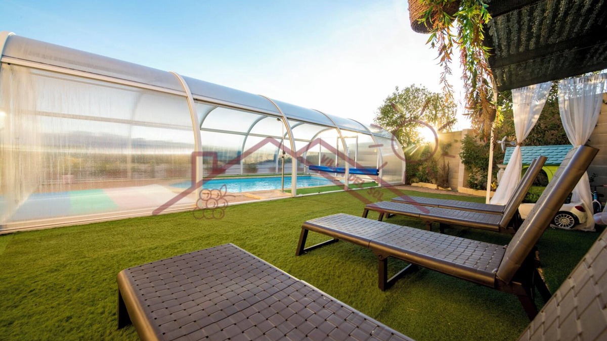 Mentrida House | Casa en Mentrida con Piscina Climatizada y Vino con D.o., Admite Mascotas!