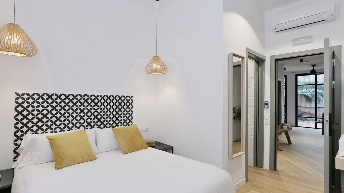 Collblanc y La Torrassa Hotel | Casa Nanit Hostal habitacion 4