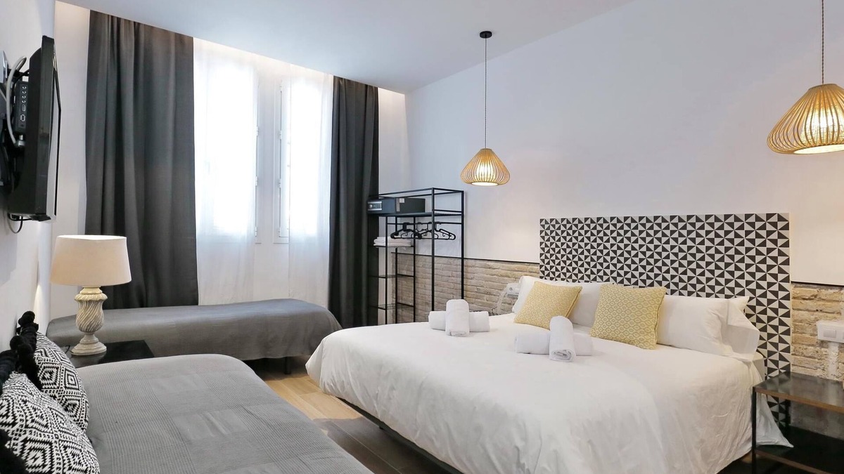 Collblanc y La Torrassa Hotel | Casa Nanit Hostal habitacion 5