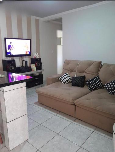 Castanheira House | Casa Espaçosa com 3 Suítes, Jardim e Hidromassagem Privativa