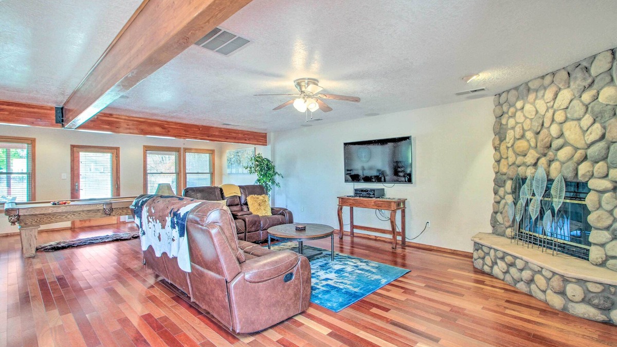 Northeast Heights House | 'Casa Especial' Family Retreat w/Pool Table!