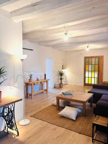 Ciudad Universitaria House | Casa estilo masía en el corazón de Cataluña