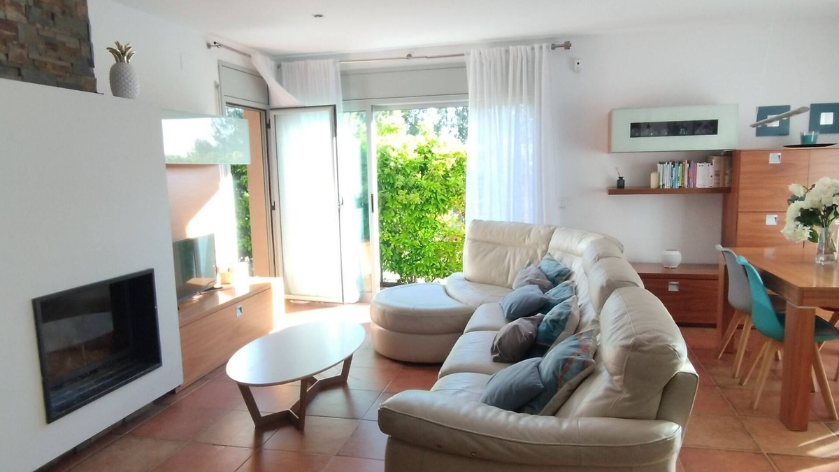 Canaletes House | Casa Familiar Rodeada de Viñedos, con Piscina y Sala de Juegos