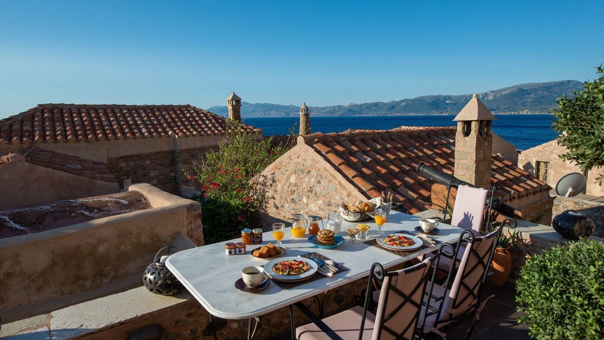 Monemvasia Ski Chalet | «Casa Felicia», the Castle Mansion Experience