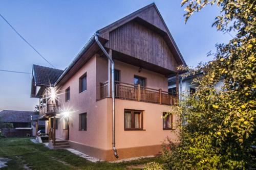 Covasna House | Casa Finna