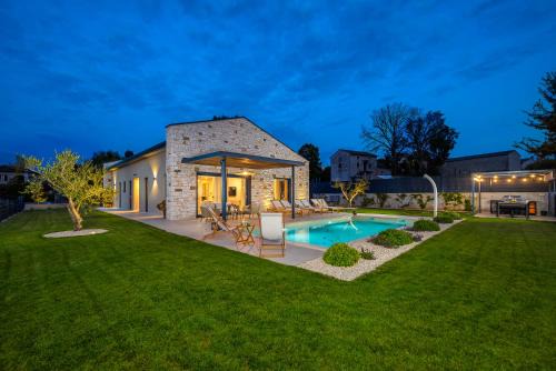 Stifanici Villa | Casa Fiore Viola for 8 people with heated pool