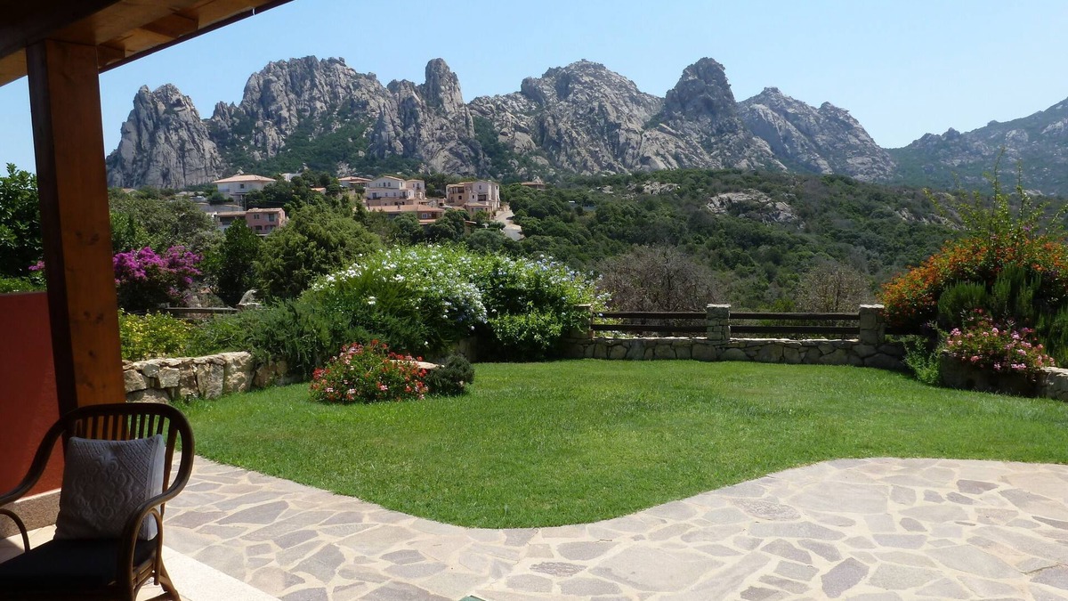 San Pantaleo Apartment | Casa Fiorella Red Trilo: quiet and panoramic home, near the village center.