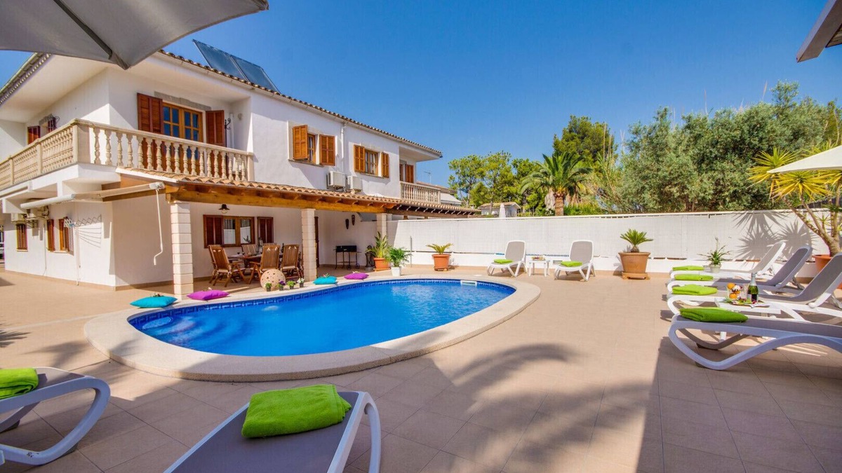Alcudia Ski Chalet | Casa Flor with swimming pool near Alcudia beach