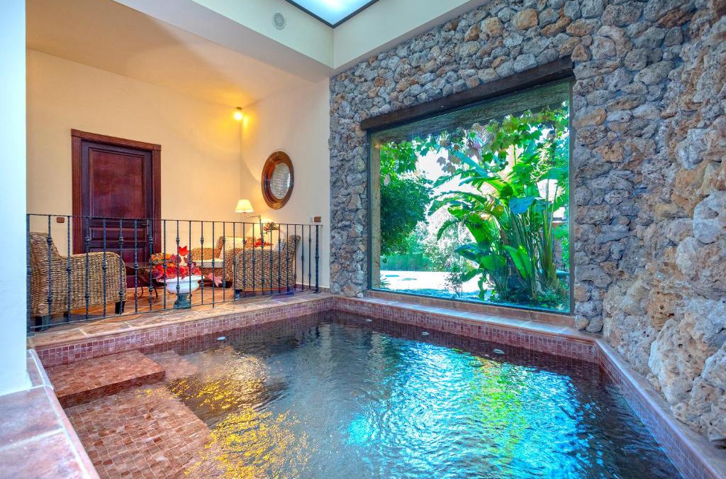 Alcaucin Villa | Casa Flores con Piscina interior climatizada