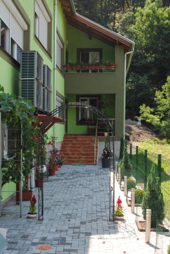 Moneasa House | Casa Flori de Nuc