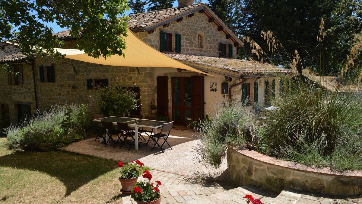 Comunanza House | Casa Flori Restored farmhouse with spectacular views of Sibillini Mountains
