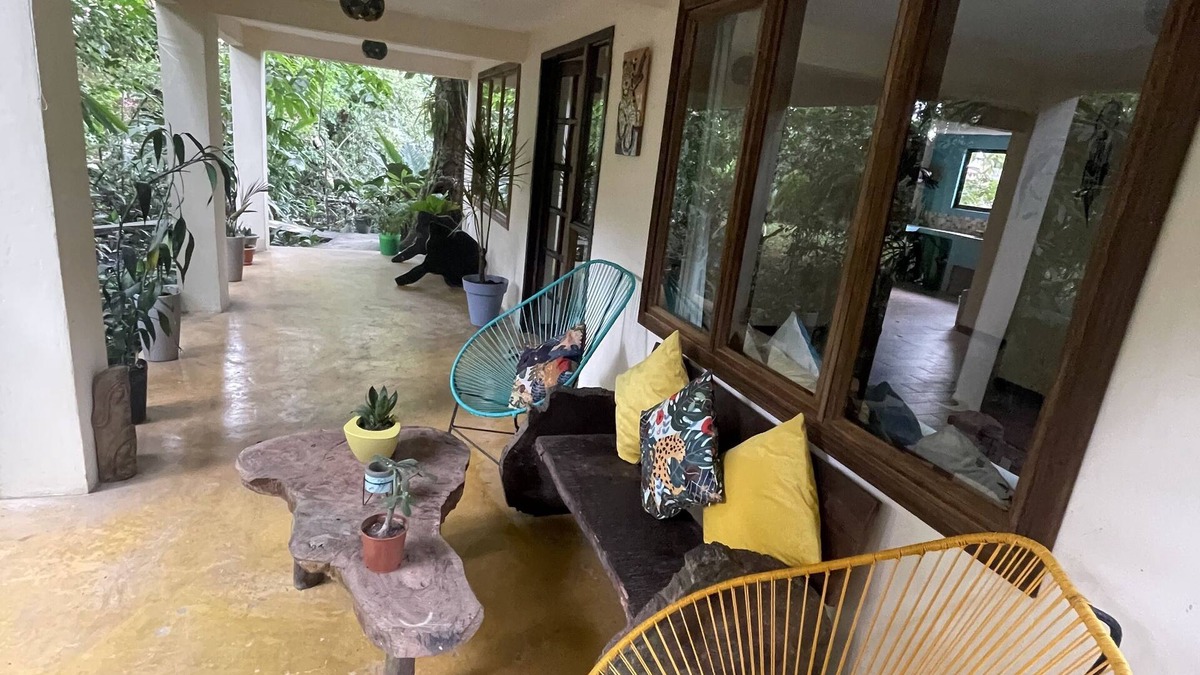 Tortuguero House | Casa Fresca a 50 Metros de Parque Nacional Tortuguero, Rodeada de Biodiversidad
