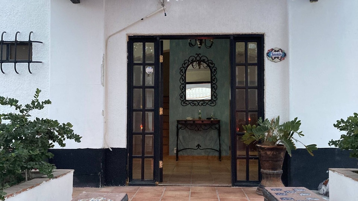 Bella Vista House | Casa Frida at Sandy Beach Downtown area