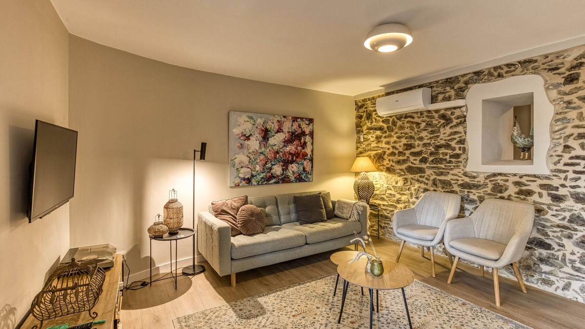 Espolla House | Casa 'Gall' with Mountain Views, Wi-Fi and Air Conditioning