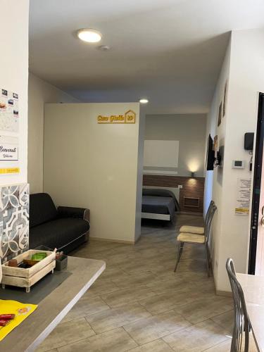 Garbagnate Milanese Apartment | Casa Gialla 89