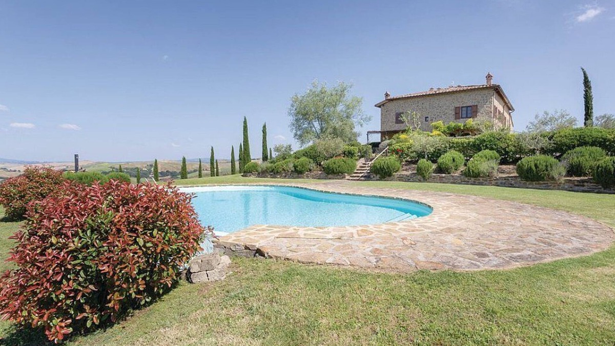 Torre A Castello House | Casa Glenda: A characteristic and welcoming two-story apartment that is part of an ancient country house located on top of a small hill, with Free WI-FI.