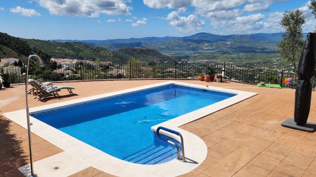 Alcaucin Villa | Casa Henrik – on the Edge of a Nature Reserve, Private Pool, Breathtaking Views