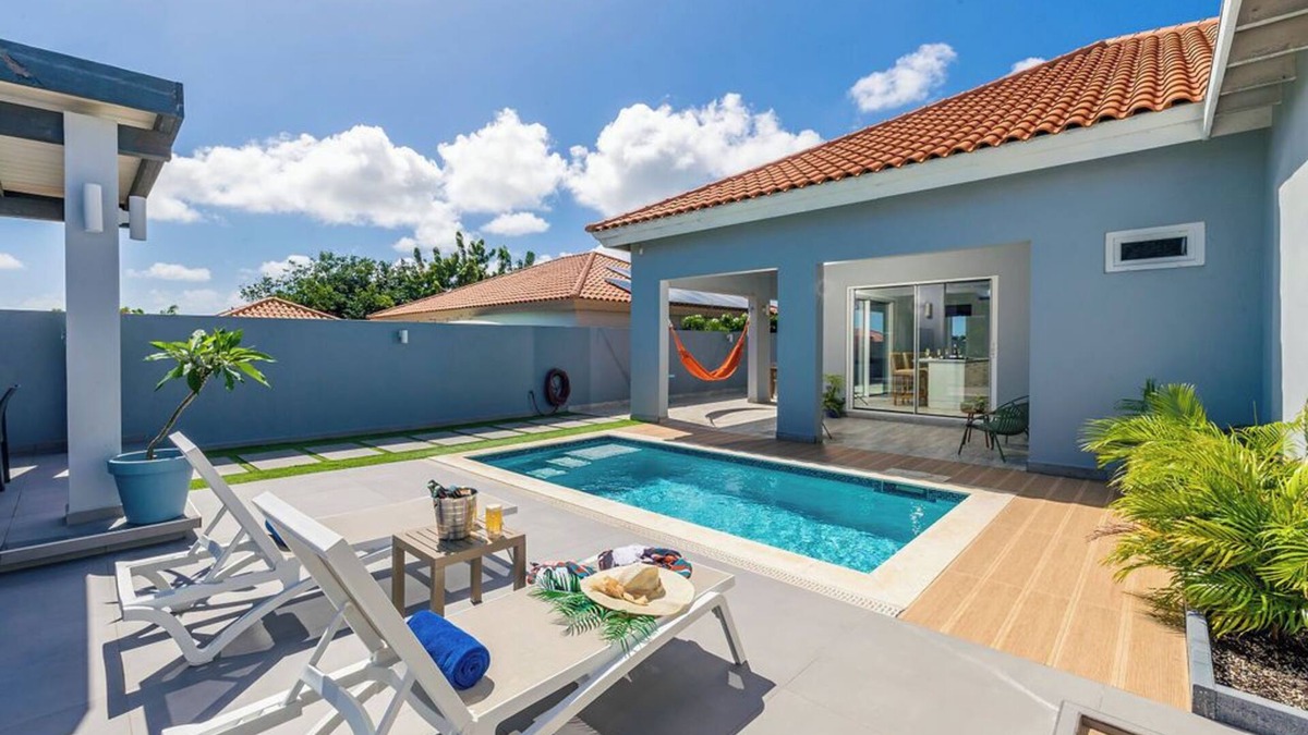 Oranjestad Villa | Casa HooibergPrivate Pool,Gazebo & Near Beaches