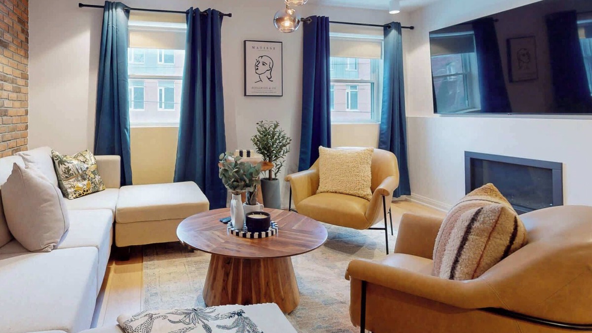 Leslieville Hotel | Casa Hotel Elegant 2BR Suite in Leslieville!