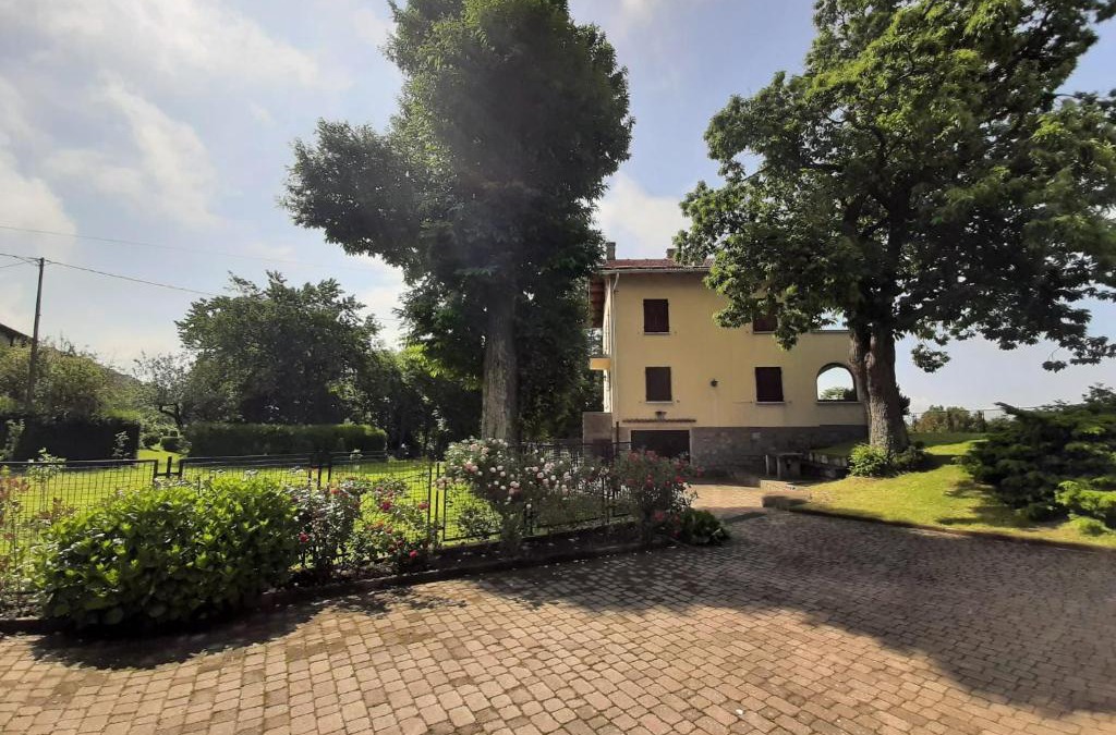 Andrate Apartment | Casa in montagna con giardino privato recintato