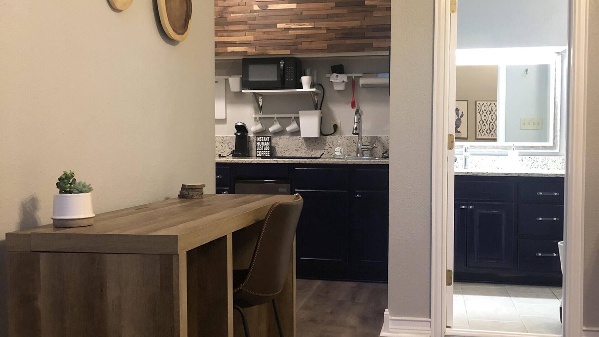 Wetmore Apartment | Casa Indigo - Cozy & Chic in GREAT LOCATION!