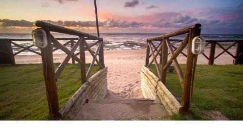 Itacimirim House | Casa inteira, pé na areia, conforto, frente mar, Itacimirim, Bahia