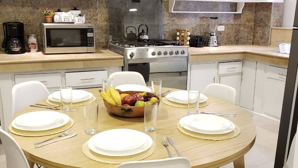 Cuenca Apartment | Casa Isabel. Cozy 6 bedrooms apartment. Cuenca's Historical District.
