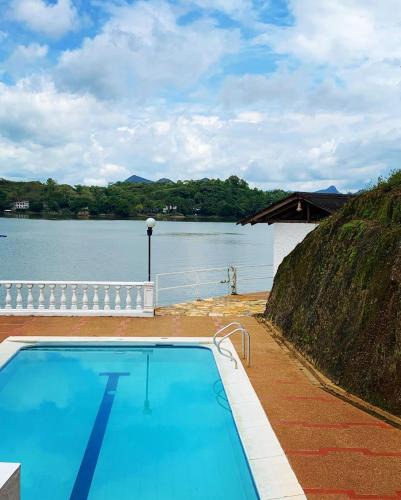 Prado House | Casa Isla en la Represa de Prado